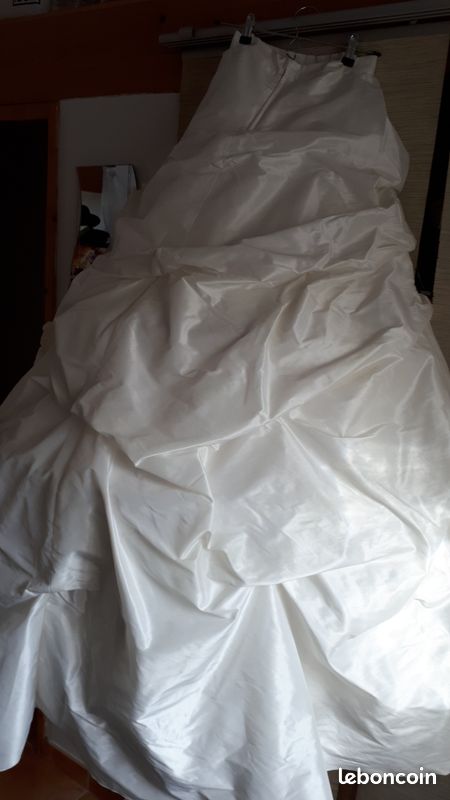 Robe mariée noir et blanc dentelle plumes T36-38 (image 9)