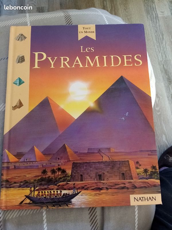 Livre Les Pyramides (image 1)