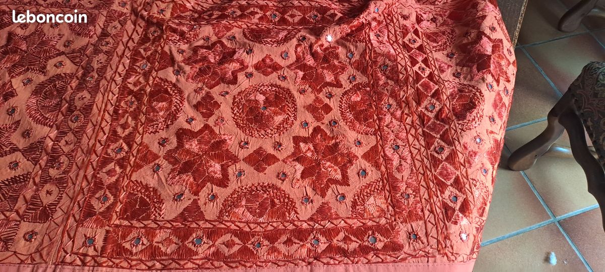 Couvre lit brodé 255 cm × 200 cm (image 2)