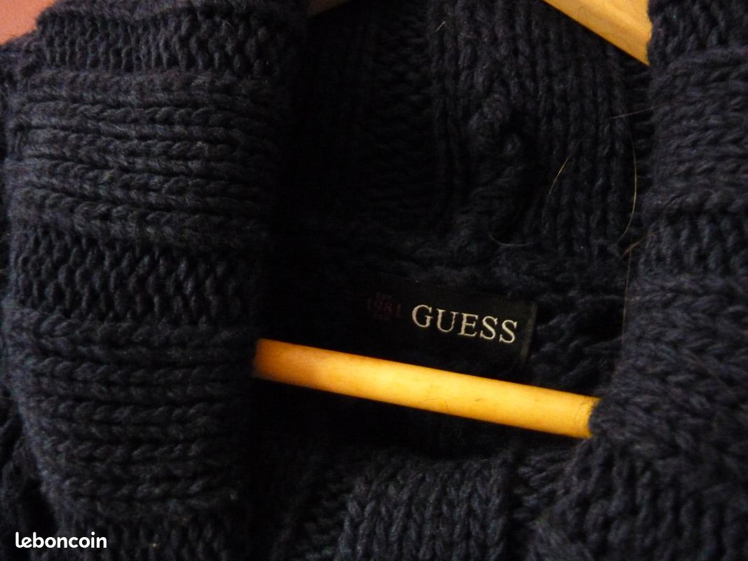 Pull poncho laine col roulé femme Guess 36 S bleu marine TBE - Vêtements Pull poncho laine col roulé femme Guess 36 S bleu marine TBE - Vêtements