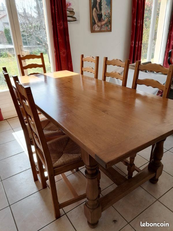Chaises et tables (image 1)