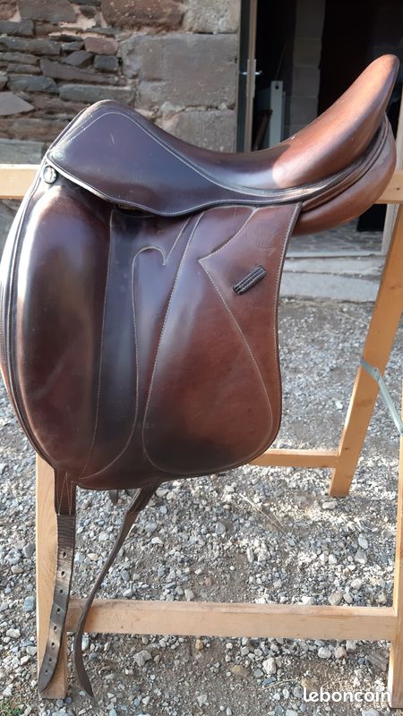 Selle de dressage (image 1)