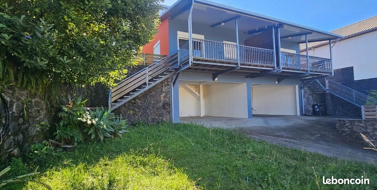Maison 10 pièces 204 m² · au Tampon · 204 m² · 399 360 €