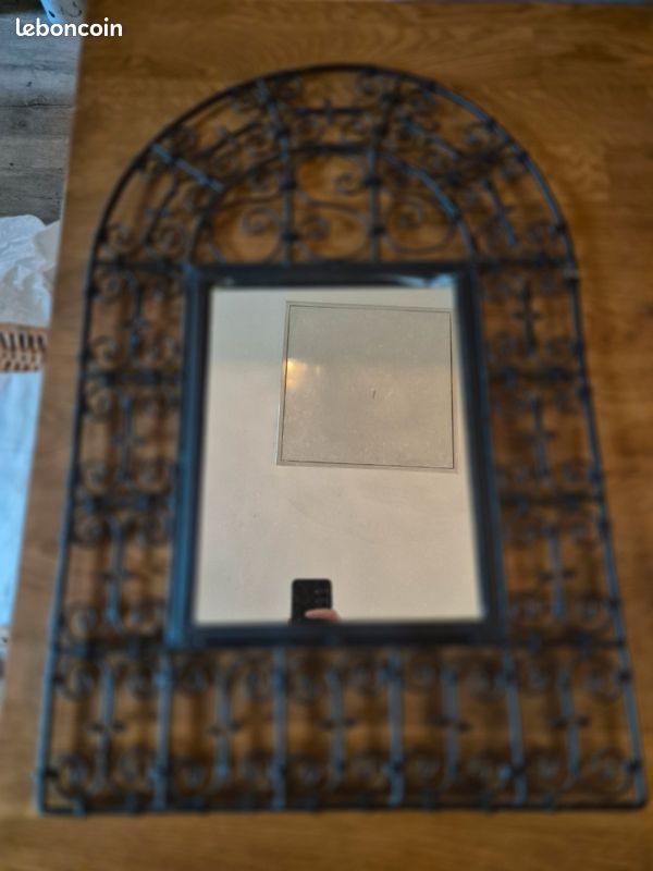 Miroir en fer forgé (image 1)