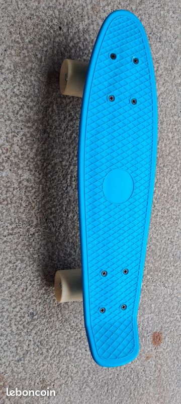 Skateboard (image 1)