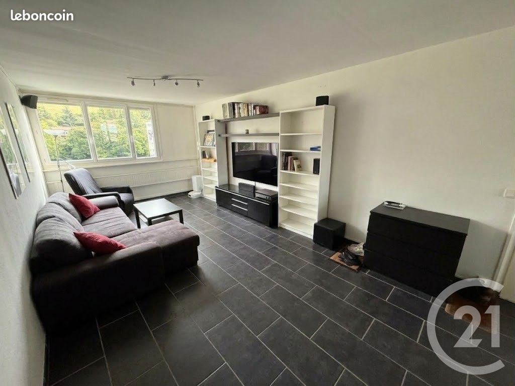 Appartement 3 pièces 64 m² · à Saint-Étienne · 64 m² · 75 000 €