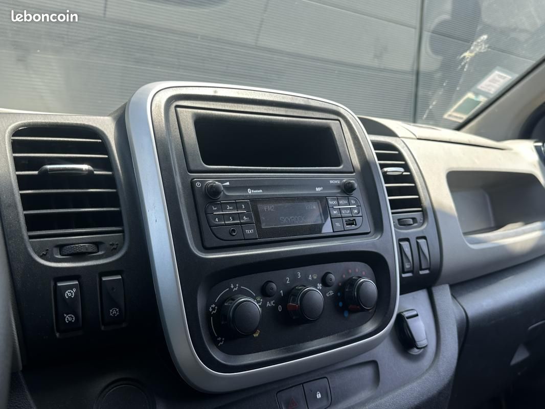 Renault Trafic 1.6 DC1 125 CH BVM6 L2H1 CABINE APPROFONDIE 6 PLACES / MOTEUR A CHAINE (image 10)