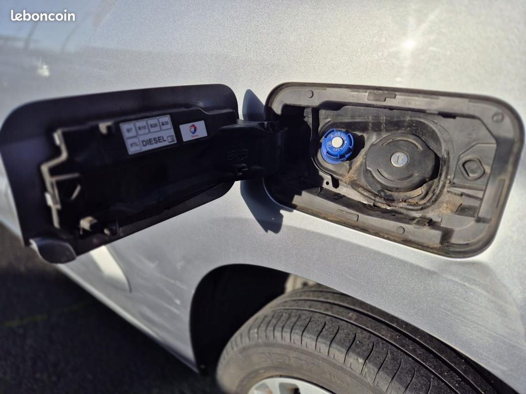 PEUGEOT PARTNER Standard 1000KG 1.5 BlueHDi S&S - 100 III Grip Standard PHASE 1 GARANTIE 6 MOIS (image 32)