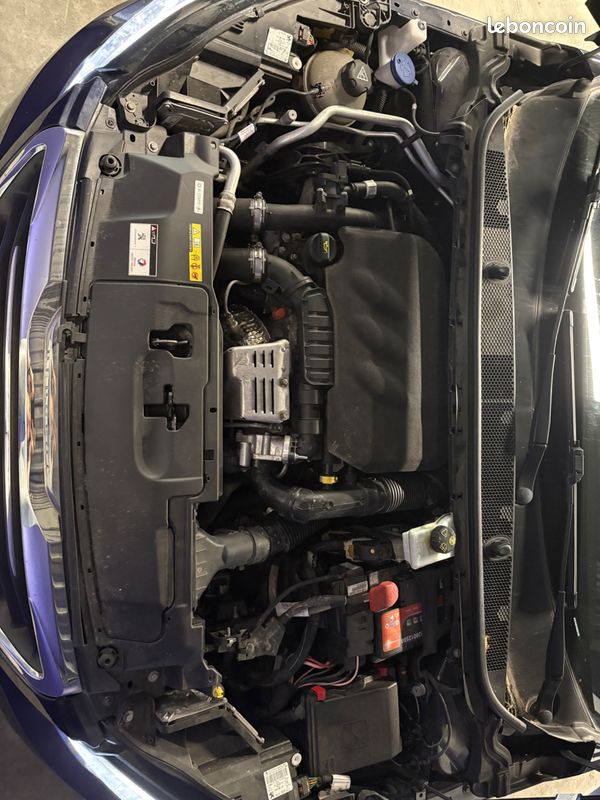 PEUGEOT 308 1.2 130ch ALLURE - Toit panoramique - Suivi complet - Climatisation (image 8)
