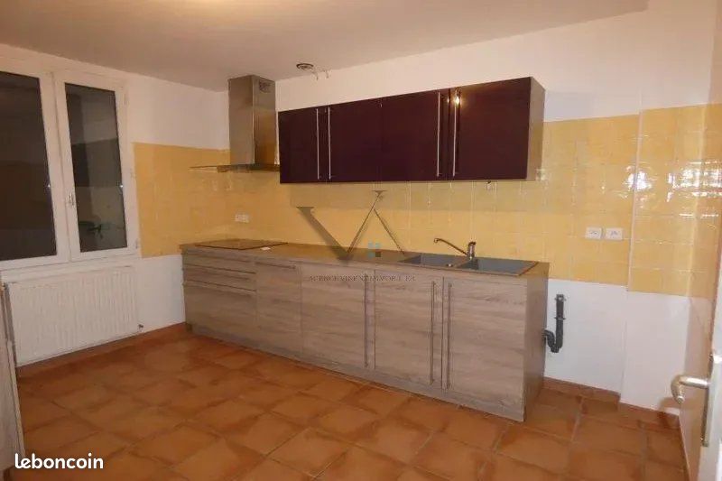 Appartement 4 pièces 104 m² · à Montélimar · 104 m² · 800 €/mois