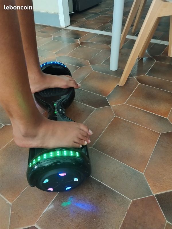 Hoverboard lumineux et bluetooth (image 1)