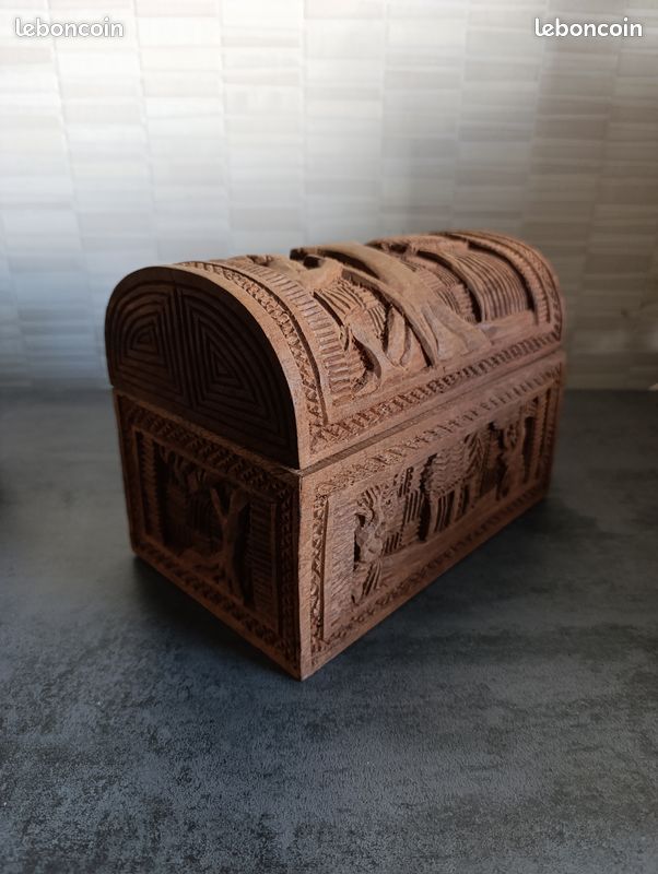 Boîte en bois sculpté à la main (image 3)