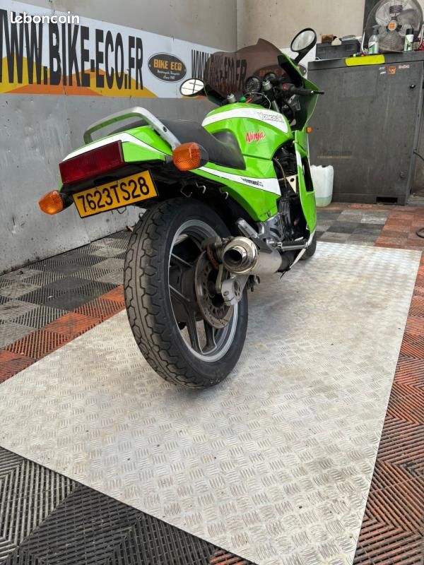 Kawasaki GPZ 900 R GODIER GENOUD (62980) (image 6)