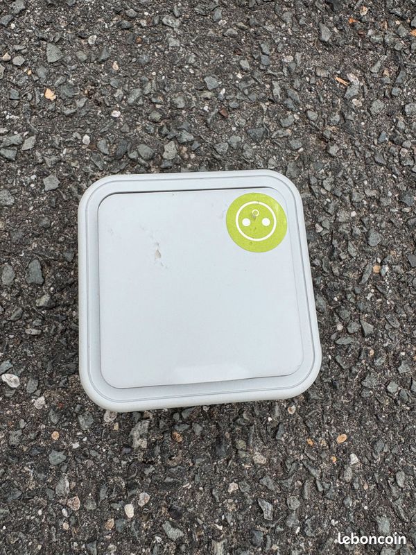 Prise étanche avec terre (image 2)