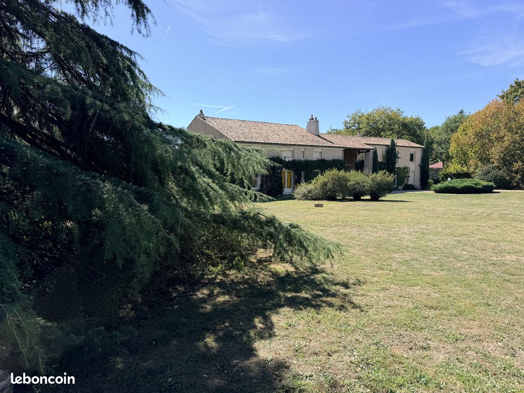 Maison 9 pièces 306 m² · à Nouaillé-Maupertuis · 306 m² · 499 000 €