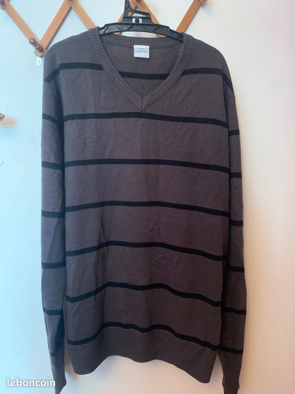 Pull en V (image 1)