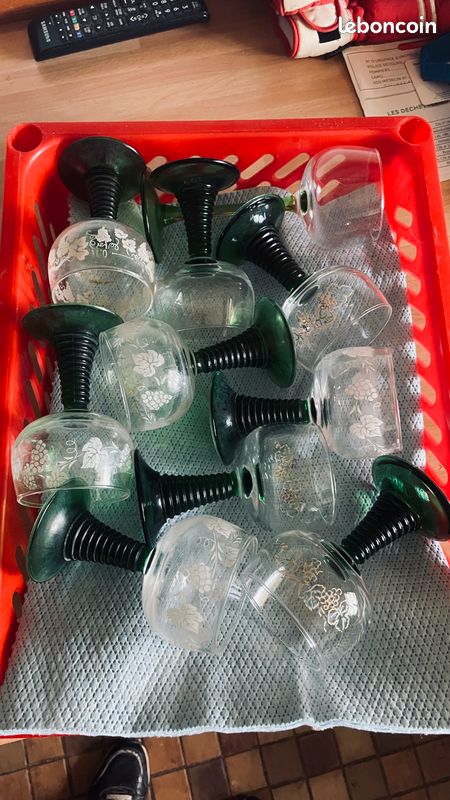 Verres à vins alsaciens, 2 styles (pied vert) (image 2)