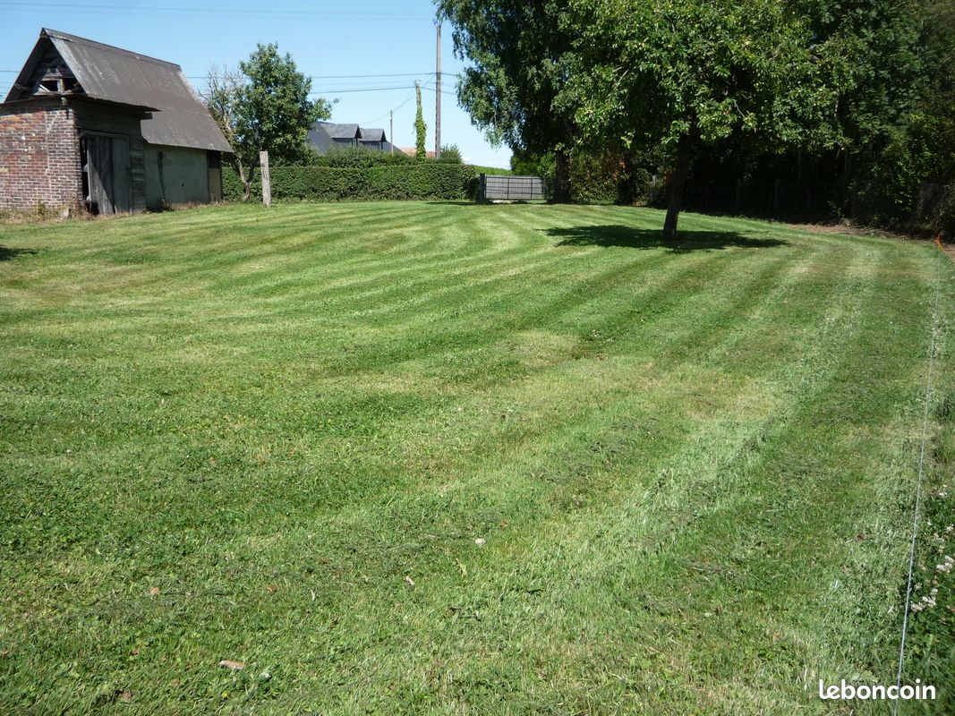 TERRAIN A BATIR 1000m² · à Morgny-la-Pommeraye · 94 000 €
