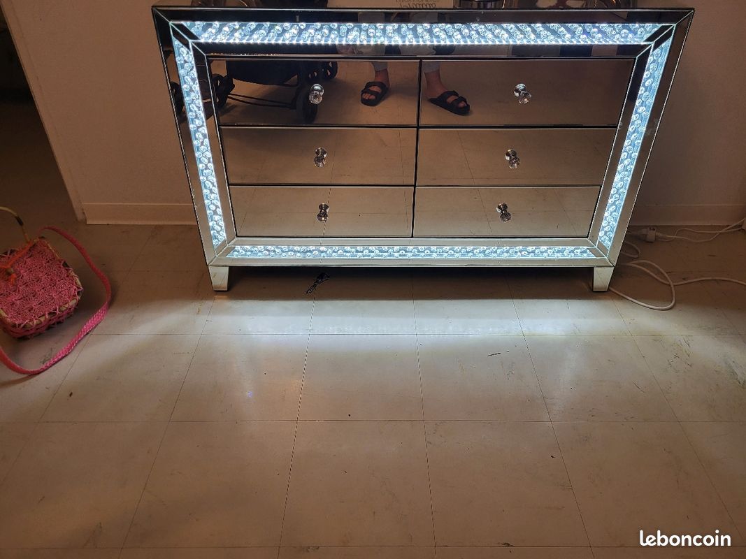 Une console pour salon avec léd (image 1)