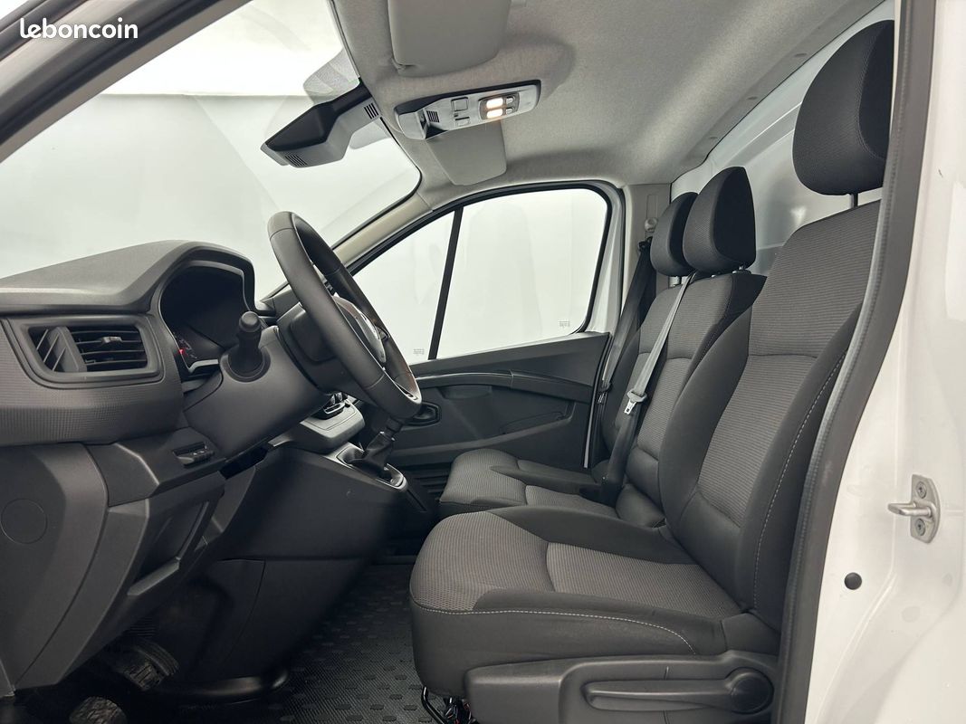 Renault trafic fgn l2h1 3000 kg blue dci 130 confort (image 9)