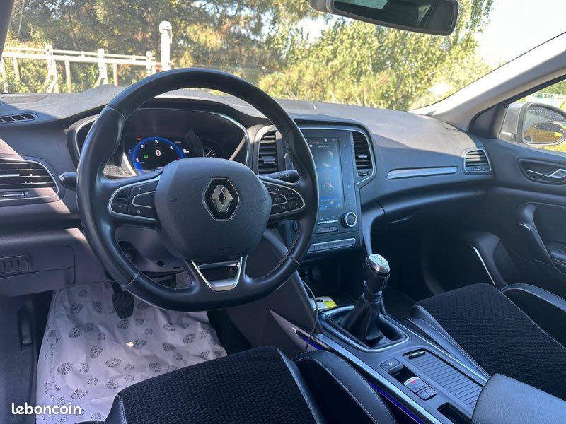 Renault Mégane Estate - Gt Line - Dci 130ch - Caméra, CarPlay, pack Led, Feux Led, sièges Confort, radars avants et arrières (image 2)