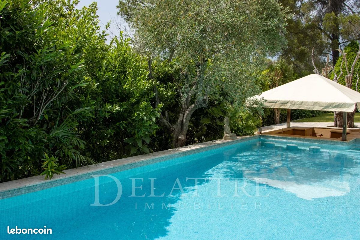Maison 10 pièces 430 m² · à Roquefort-les-Pins · 430 m² · 2 555 000 €