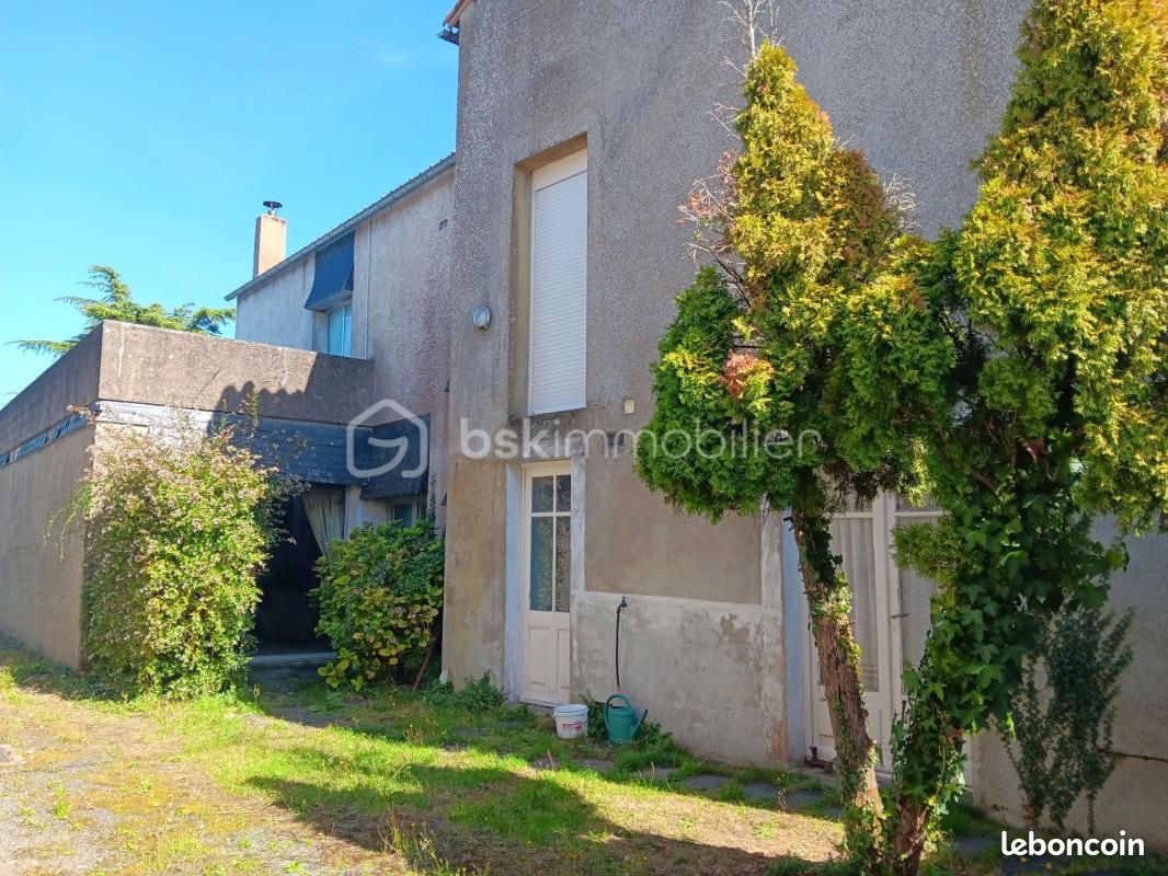 Maison 9 pièces 200 m² · à Sauzé-Entre-Bois · 200 m² · 118 000 €