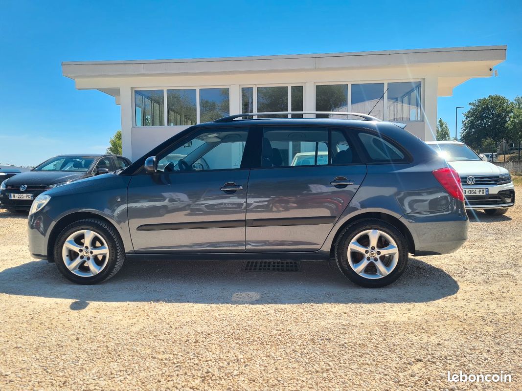 SKODA Fabia Break - 1.2 Style Edition 70ch essence (image 8)