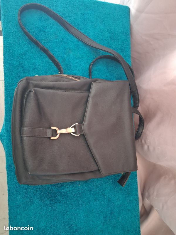 VIDE GRENIER -Sac à main noir - femme -Très bon état (image 3)