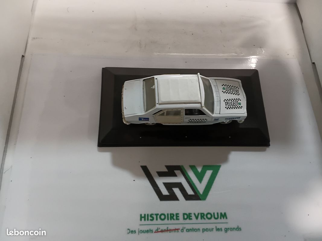 Peugeot 504 Cabriolet Ambulance Vitascorbol - Médecin Tour De France 1985, Miniature 1/43