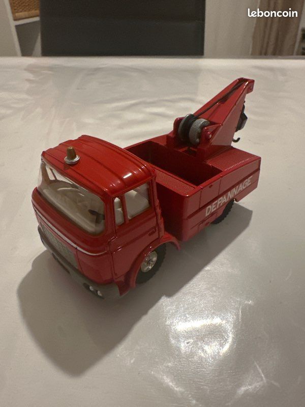 Berliet GAK Dépanneuse Rouge – Dinky / Atlas – échelle 1/43 – N°589 – NEUF