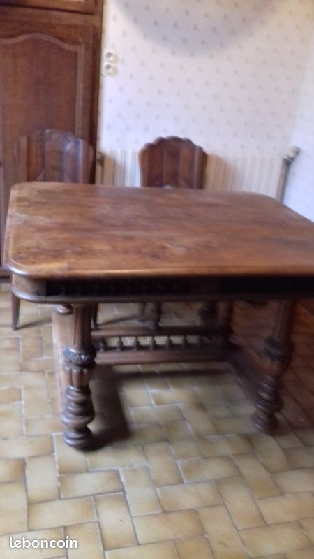 Table en chêne (image 1)