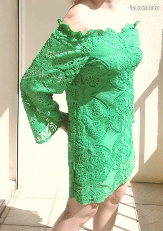 Shape Robe nouée très moulante vert olive à épaules dénudées Shape Robe nouée très moulante vert olive à épaules dénudées