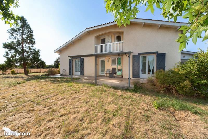 Maison 5 pièces 145 m² · à Mouliets-Et-Villemartin · 145 m² · 250 000 €