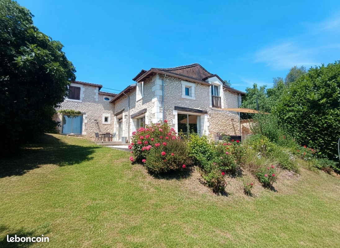 Maison 5 pièces 203 m² · à Neuvic · 203 m² · 415 000 €