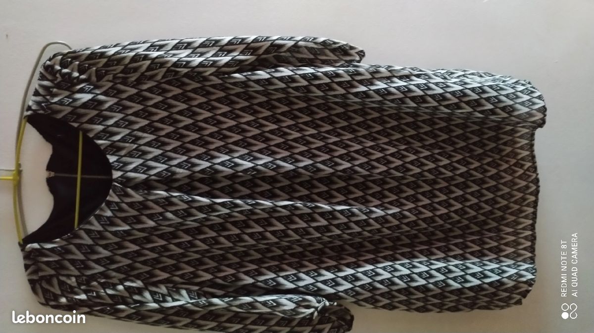 Robe noire et blanche (image 3)