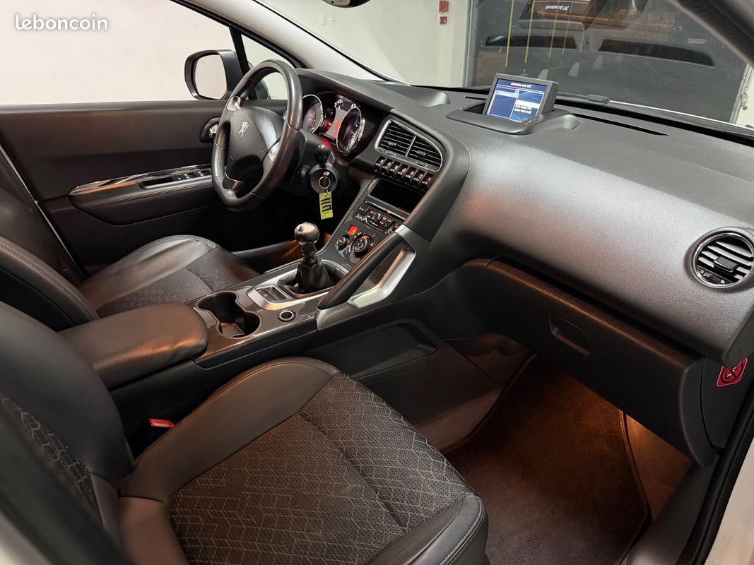 PEUGEOT 3008 1.6 BlueHDI 120 Ch Crossway LCA87 (image 4)