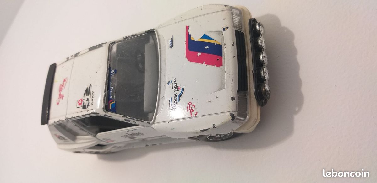 Modèle Réduit Peugeot 205 Turbo 16 Rallye Burago 1:25 - Occasion, Couleur Grise, Voiture De Sport