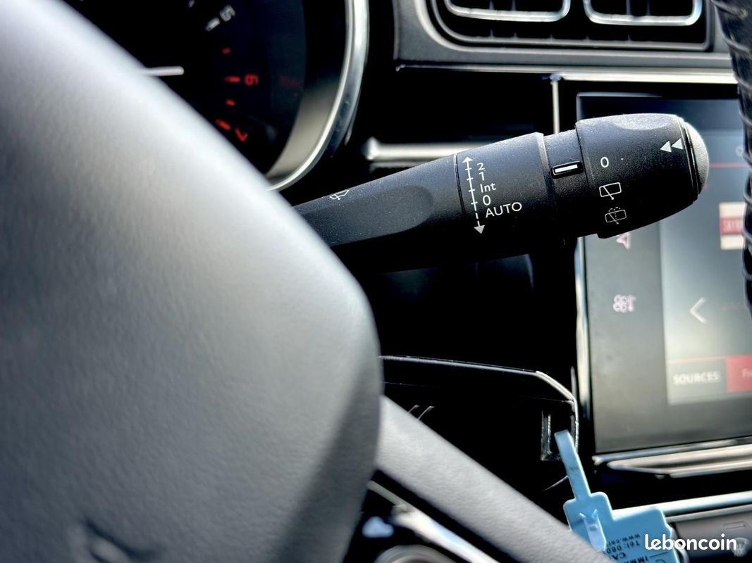 Citroen c3 iii 1.2 puretech 82 s&s shine (image 17)