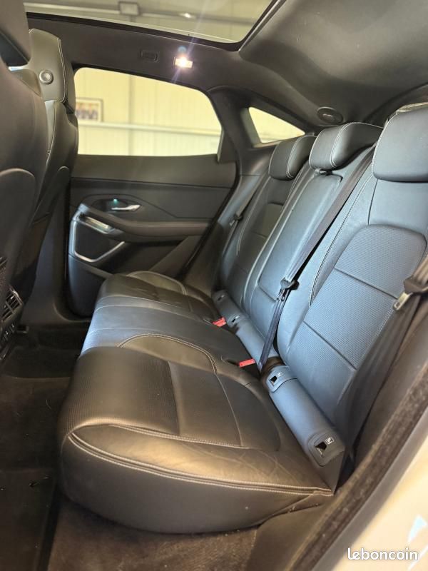 Jaguar E-PACE 2.0 D - 150 ch AWD BVA R-Dynamic SE (image 16)