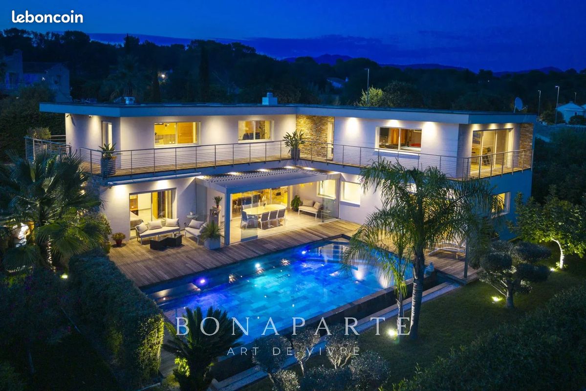 Maison 7 pièces 323 m² · à Saint-Raphaël · 323 m² · 1 730 000 €