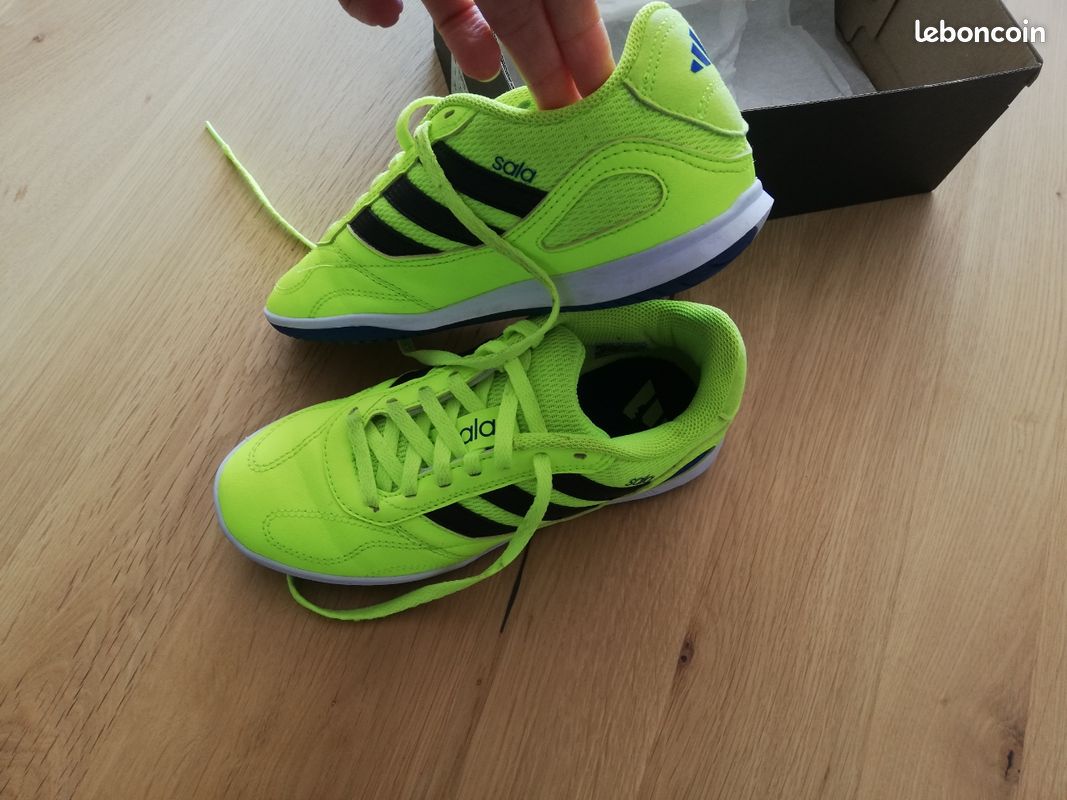Chaussures foot salle futsal comme neuve pointure 35 (image 6)