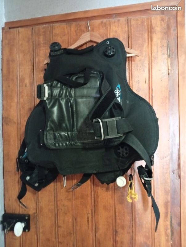 Gilet stabilisateur plongée (image 1)