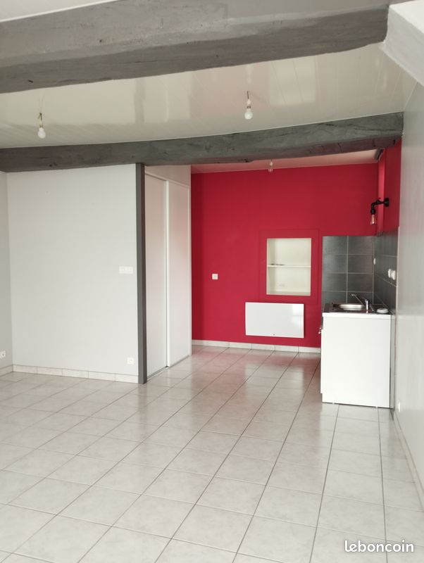Location 70m² centre bourg à Saint Pierre des Echaubrognes (image 2)