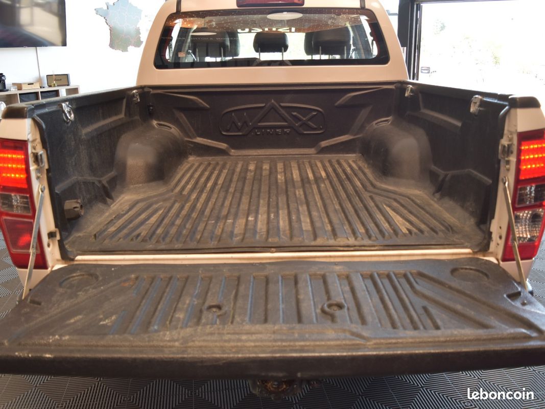 Isuzu d-max 2.5 4x4 crew cab quasar (image 24)