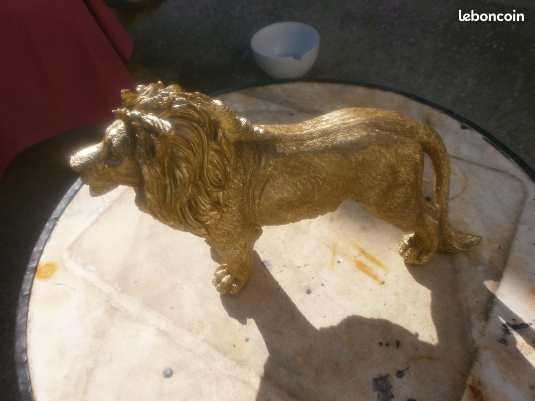 Statue lion (image 1)