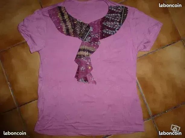 Vend un tee shirt fille acheter a la halle vêtement rose taille 10 ans ( petit ) (image 1)