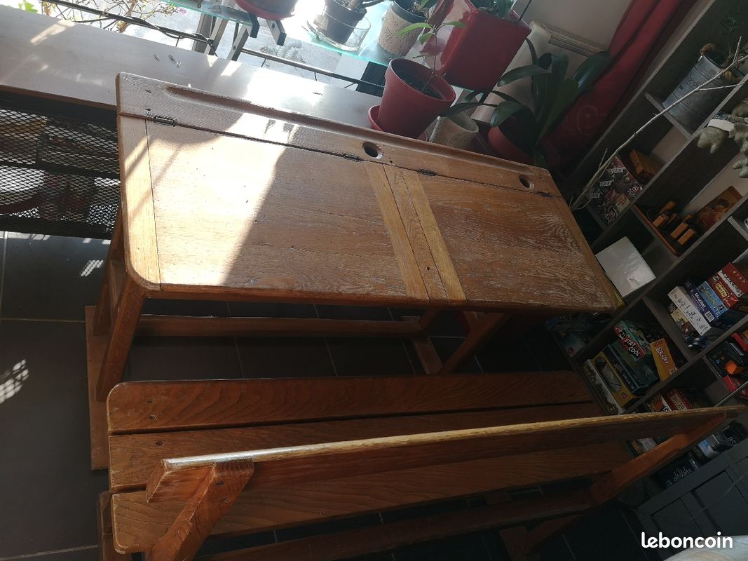 Joli bureau d'écolier authentique ancien. Double (image 1)