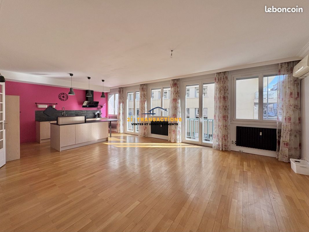 Appartement 7 pièces 186 m² · à Saint-Étienne · 186 m² · 240 000 €
