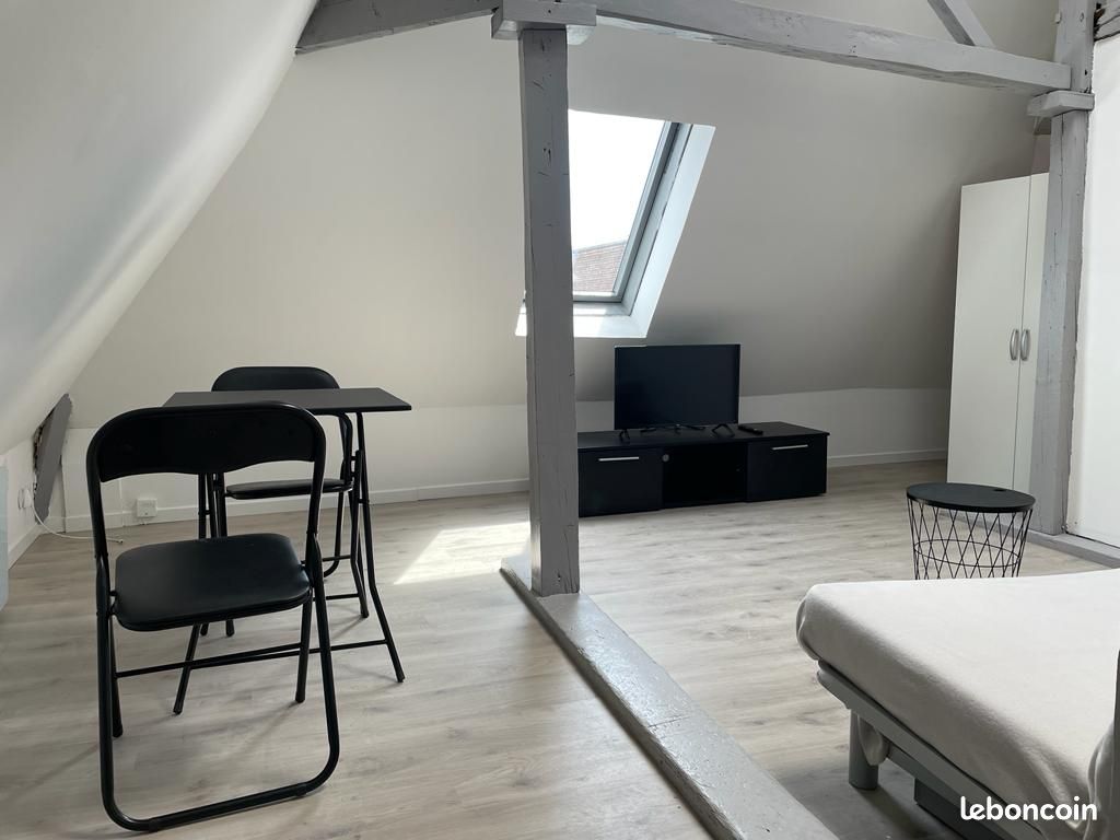Appartement 1 pièce(s) 17 m²à louer Saint-quentin